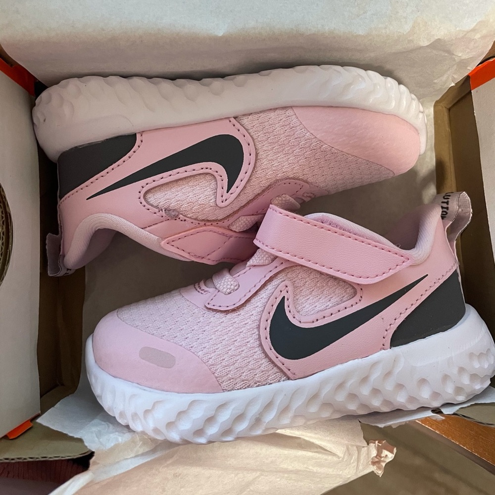 Toddler Girl Nike Revolution Shoes